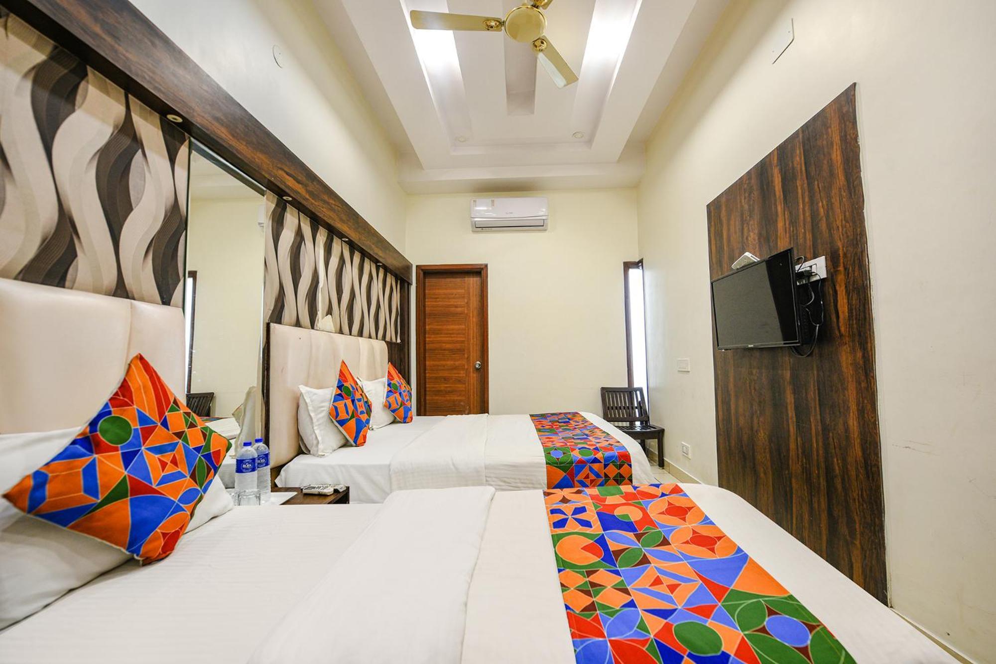 Fabhotel Savera Park Амритсар Экстерьер фото